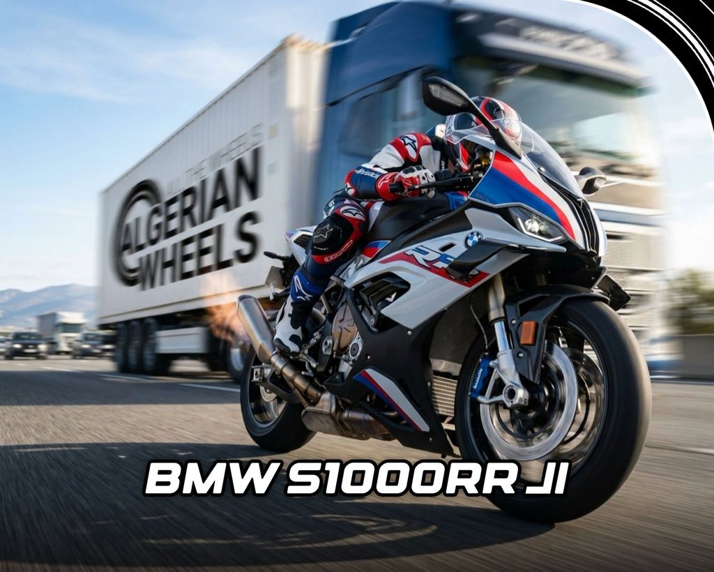 دراجة نارية رياضية BMW S1000RR بيضاء وزرقاء بجانب شاحنة مسرعة على الطريق